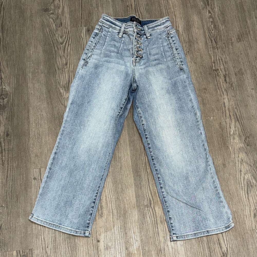 Judy Blue Light Blue Cropped Jeans